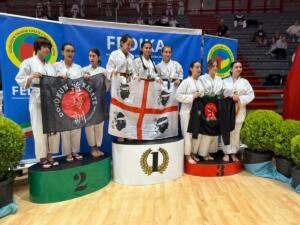 KATA SQUADRE FEMMINILE CADETTI B: 2º classificate Paoli Denise (cintura marrone), Camarotto Anna (cintura marrone), Iacobelli Alessia (cintura marrone)